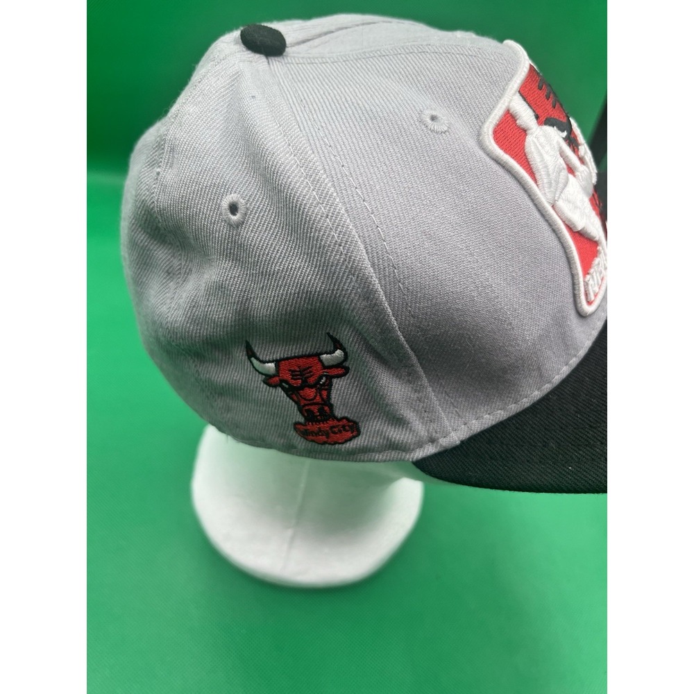 New Era 59FIFTY NBA HWC Chicago Bulls Fitted Hat Gray Black Size 7 1/4 - Picture 2 of 7